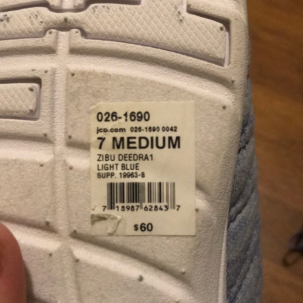 Sneakers - Picture 4 of 4